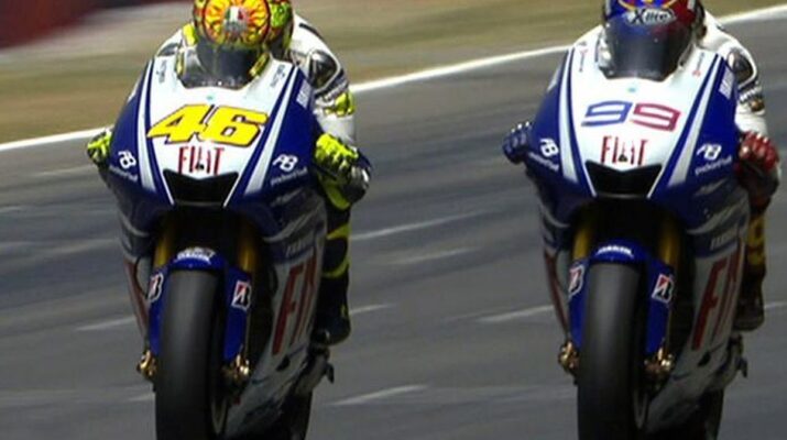 VALENTINO ROSSI VS JORGE LORENZO: PERMUSUHAN PALING BERACUN YANG PERNAH MELEDAK DI GARAGE YAMAHA!